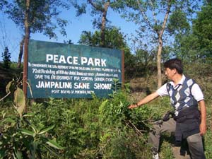 M. Sangpo TSERING, responsable du camp de Jampa Ling et repr�sentant du Dala�-Lama pour le Gouvernement tib�tain en exil